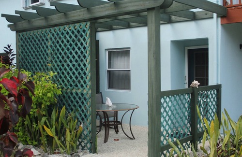 Great Exuma Apartment | PRIME BEACHFRONT directly on HOOPERS BAY: KING OR TWIN BED STUDIO for 2