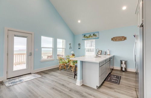 Galveston House | Prime | Beachfront | Large Deck | Family Fun