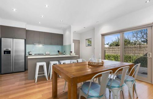 Barwon Heads House | Prime Coastal Hideaway, 450m to beach and river