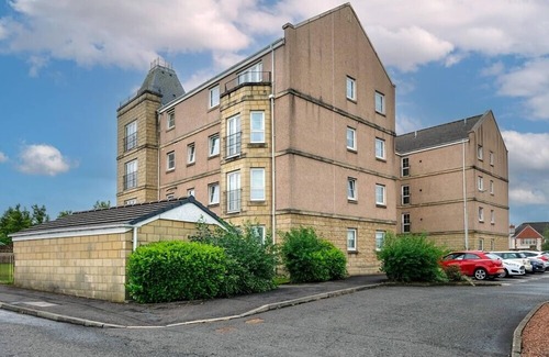 Duloch Apartment | Prime Duloch 2nd Floot Apartment by Three Bridges Apartments