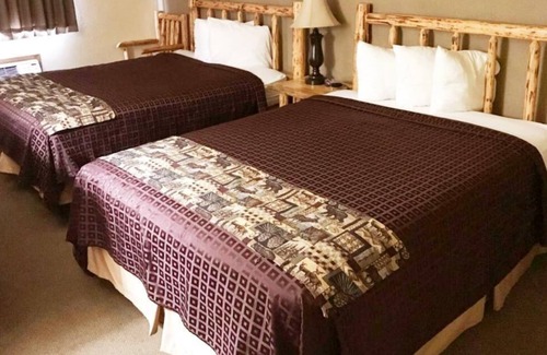Ponderay House | Prime Idaho Location! 2 Affordable Units, Minutes to Sandpoint Elks Golf Course!