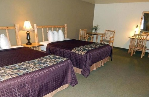 Ponderay House | Prime Idaho Location! 2 Affordable Units, Minutes to Sandpoint Elks Golf Course!