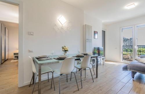 Milan Apartment | Prime Living Milano Merlata - Balcony Apartment