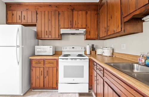 North Chesterfield Apartment | * Prime Location: 2-BR Oasis with Washer & Dryer *