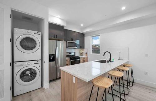 Larchmont House | Prime Location 3BD 3BA Luxury Living in LA