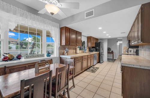 Paradise Valley Village House | Prime Location! 5000Sq'-Acre Pool/Game Room/Hot Tub/Putting Green/180+ 5★ratings