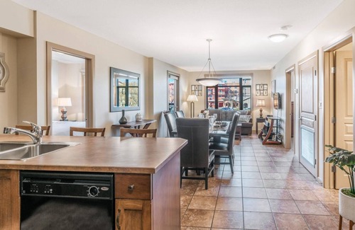 South Pandosy Condo | Prime Location at Playa #214