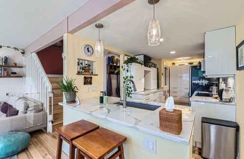 Glenwood Grove - North Iris House | Prime Location - Cozy Modern 2-bedroom townhome in beautiful Boulder w/WiFi, AC