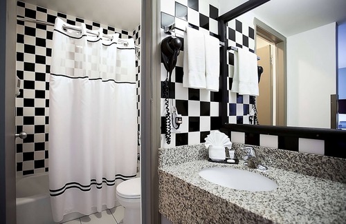 Downtown Chicago Hotel | Prime Location! Indoor Pool, Near Millenium Park, Shedd Aquarium, Willis Tower