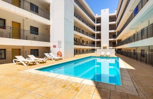 Olhao Apartment | Prime Location, Pool, Free Parking