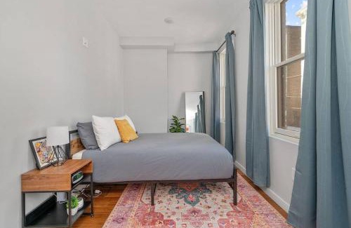 Over-the-Rhine Apartment | Prime OTR off Vine St, Lux Full Bed, Fast WiFi, Fully Equipped, 50in TV, Sleeps 4ppl