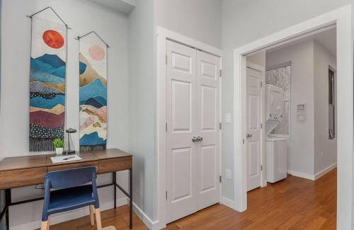 Over-the-Rhine Apartment | Prime OTR off Vine St, Lux Full Bed, Fast WiFi, Fully Equipped, 50in TV, Sleeps 4ppl