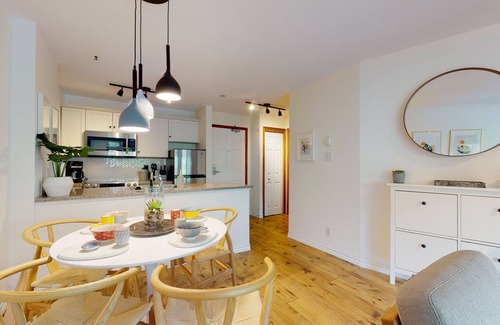 Whistler Condo | Prime Ski-in Ski-out Location! Pool, Hot tubs, BBQ, sleeps 4 (261)