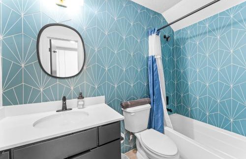 Travis Heights Apartment | Prime SoCo boutique studios with laundry WiFi 7 Min to DT
