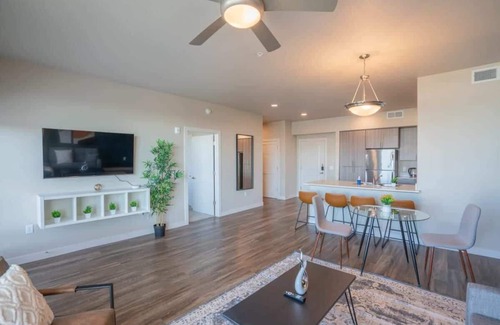 Tempe Apartment | Prime Spot Apt | Pool, Gym, Balcony, W/D, Parking