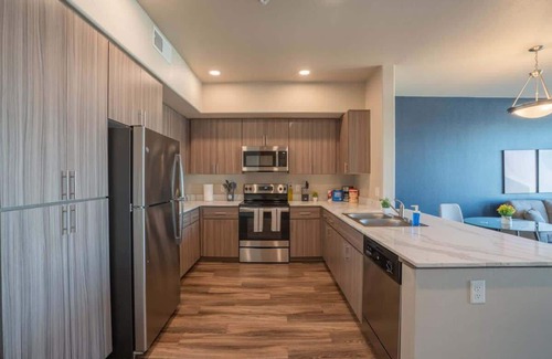 Tempe Apartment | Prime Spot Apt | Pool, Gym, Balcony, W/D, Parking