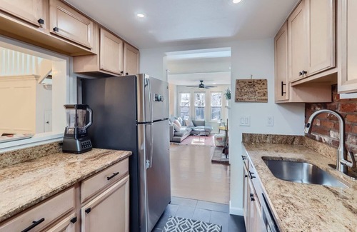 Central Boulder House | PRIME spot! Blocks to Downtown Pearl St. & Trails! Amazing Views!