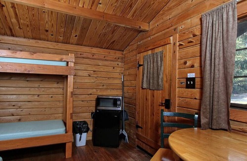 Centre Hall Cabin | Primitive Cabin PC2