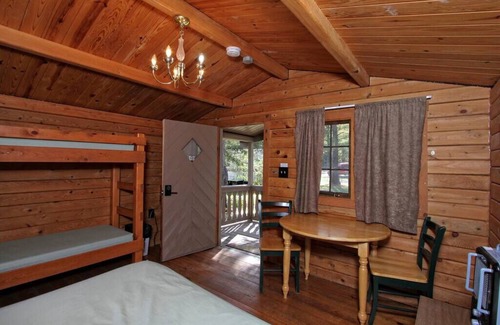 Centre Hall Cabin | Primitive Cabin PC2