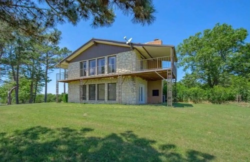 Davis House | Primrose Farmhouse (Near Turner Falls)