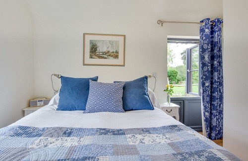 Mayfield House | Primrose Lodge - One Bedroom House, Sleeps 2