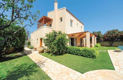 Prinos Villa | Prinos Villa Sleeps 6 Air Con WiFi
