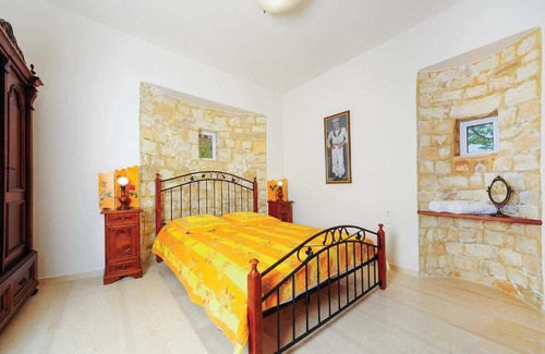 Prinos Villa | Prinos Villa Sleeps 6 Air Con WiFi