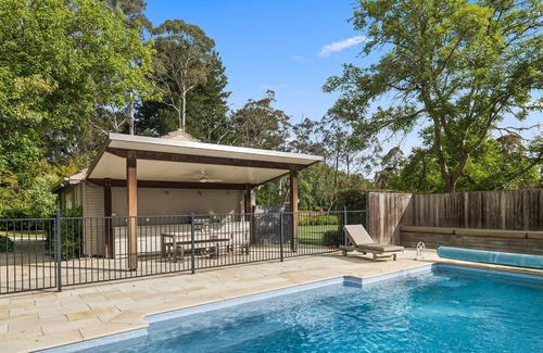 Burradoo Apartment | Pristine 1-Bed Studio cottage with pool