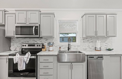 Fredericksburg Cabin | Pristine Classic Cabin at the SKYE Texas Hill Country Resort!