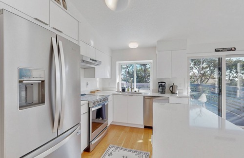Manzanita House | Pristine Coastal Home Steps from the beach with large deck, EVC and AC