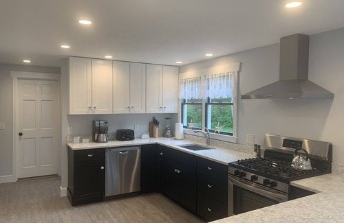 Eastham House | Pristine home w/heated salt water pool - 5 NIGHT MIN- MIDWEEK & WEEKLY DISCOUNT