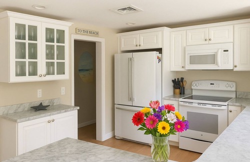Dennis House | Pristine Home, Walk to Mayflower & Bayview Beaches!