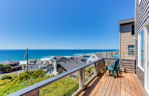 Lincoln City House | Pristine Home with Stunning Views, Short Walk to Beach - Right in Town