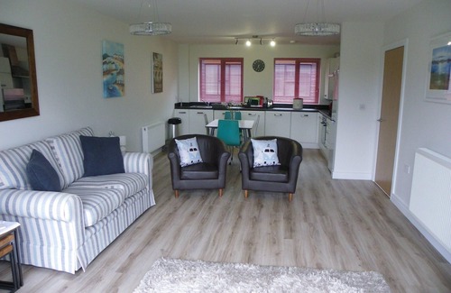Saint Austell Bay Apartment | PRISTINE MODERN APARTMENT, PRIVATE BEACH, STUNNING SEA VIEW. LAST MINUTE 25% OFF