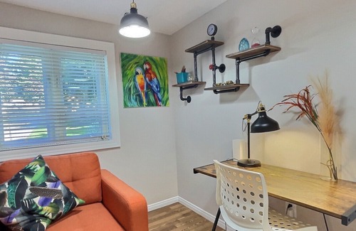 Barrie House | Privacy in the heart of Barrie! The waterfront is a few minutes away 🐟🚤⛵️🏖🚏🍹