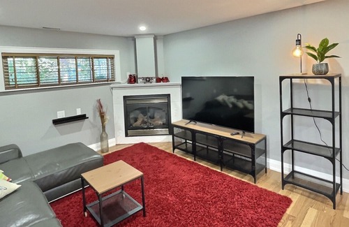 Barrie House | Privacy in the heart of Barrie! The waterfront is a few minutes away 🐟🚤⛵️🏖🚏🍹