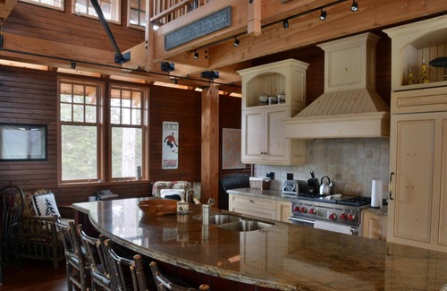 Seguin Cottage | Privacy! Lake Rosseau! A Natural Muskoka Beauty! Sleeps 15! 5 Bath!
