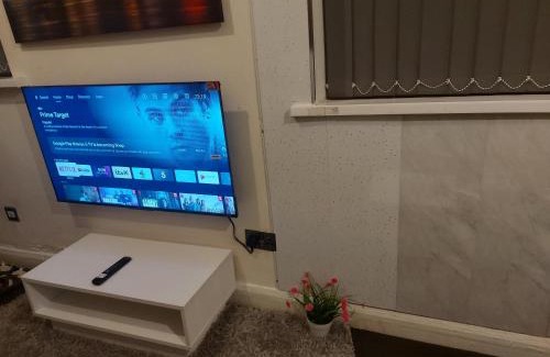 Birmingham Apartment | Private 1 Bed Flat Near The Aston Villa Park