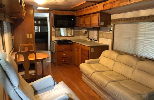 Linden Apartment | Private 1-bedroom RV with full hookups and direct bus to NYC Manhattan only 2 blocks away