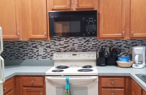 Red Hill Condo | Private 2 Bedroom Condo in Myrtle Beach with Pool on Golf Course!