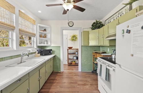 Helen Cottage | Private 2BR Cottage,LOW cleaning fee near Downtown