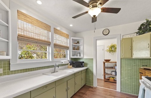 Helen Cottage | Private 2BR Cottage,LOW cleaning fee near Downtown