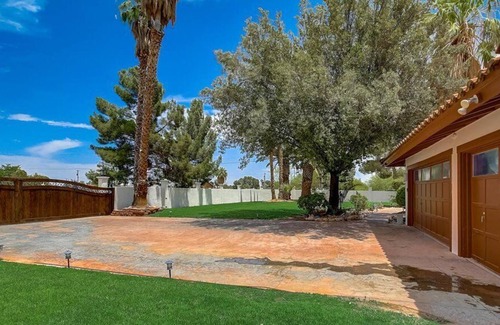 Enterprise House | Private 3/4 acre Custom Home Heated Pool/Spa & Waterfall-Close to Strip!