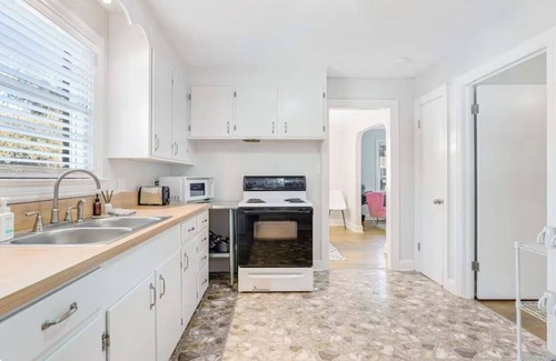 North Charleston House | Private 3BR- Mins to Park Circle and I-26- Large Backyard