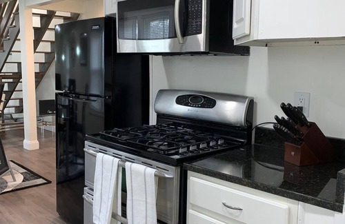 Wayne House | Private 4 BDRM - 3 BTHS house, 5 Miles from Downtown #1 ❤️