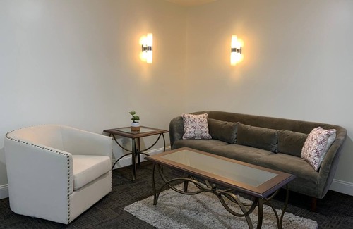 Wayne House | Private 4 BDRM - 3 BTHS house, 5 Miles from Downtown #1 ❤️