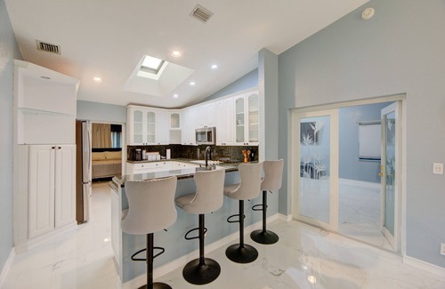 Sunrise House | Private 4-bedroom/2-bath lakeview house w/air hockey/pool/ping pong table