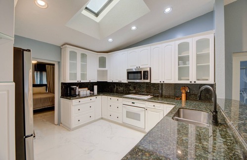 Sunrise House | Private 4-bedroom/2-bath lakeview house w/air hockey/pool/ping pong table