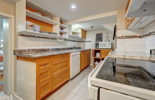 Okanagan-Similkameen House | Private 4-bedroom Suite For The Delight Of Children And Adults Alike