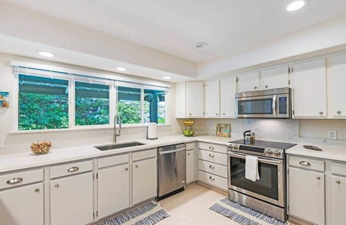 Kahana House | Private 4bd Home, Walk to Beach
